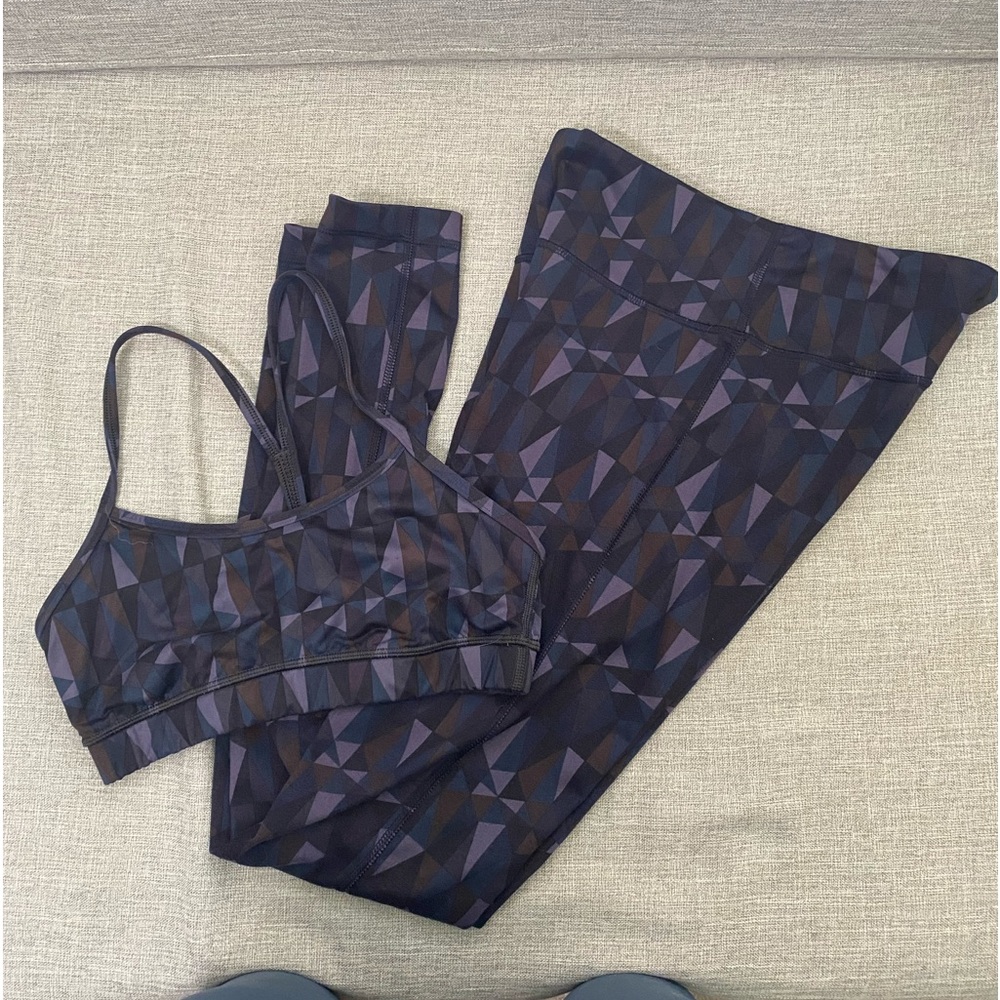 Lululemon stained glass tight and bra. Sz 4.